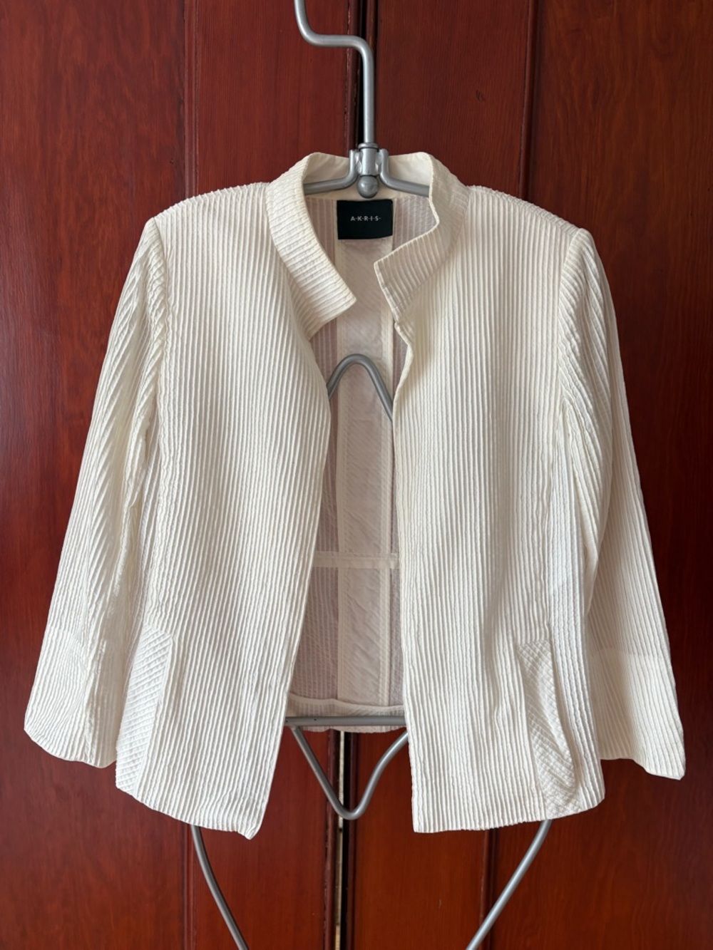 AKRIS Ivory Seersucker Pleated Jacket Size 8 (Small)